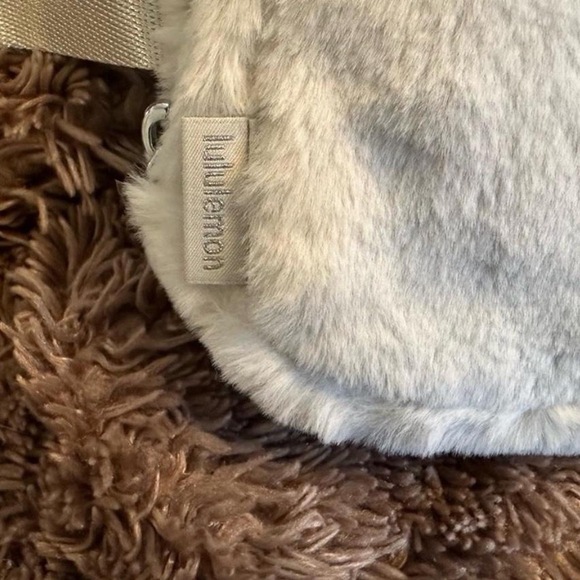 NWT Lululemon 1L Fleece belt bag white bone fleece belt bag athletic bag - Picture 7 of 8